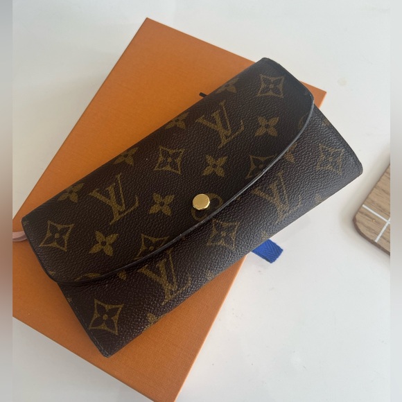 Louis Vuitton Emilie Wallet - Picture 3 of 16